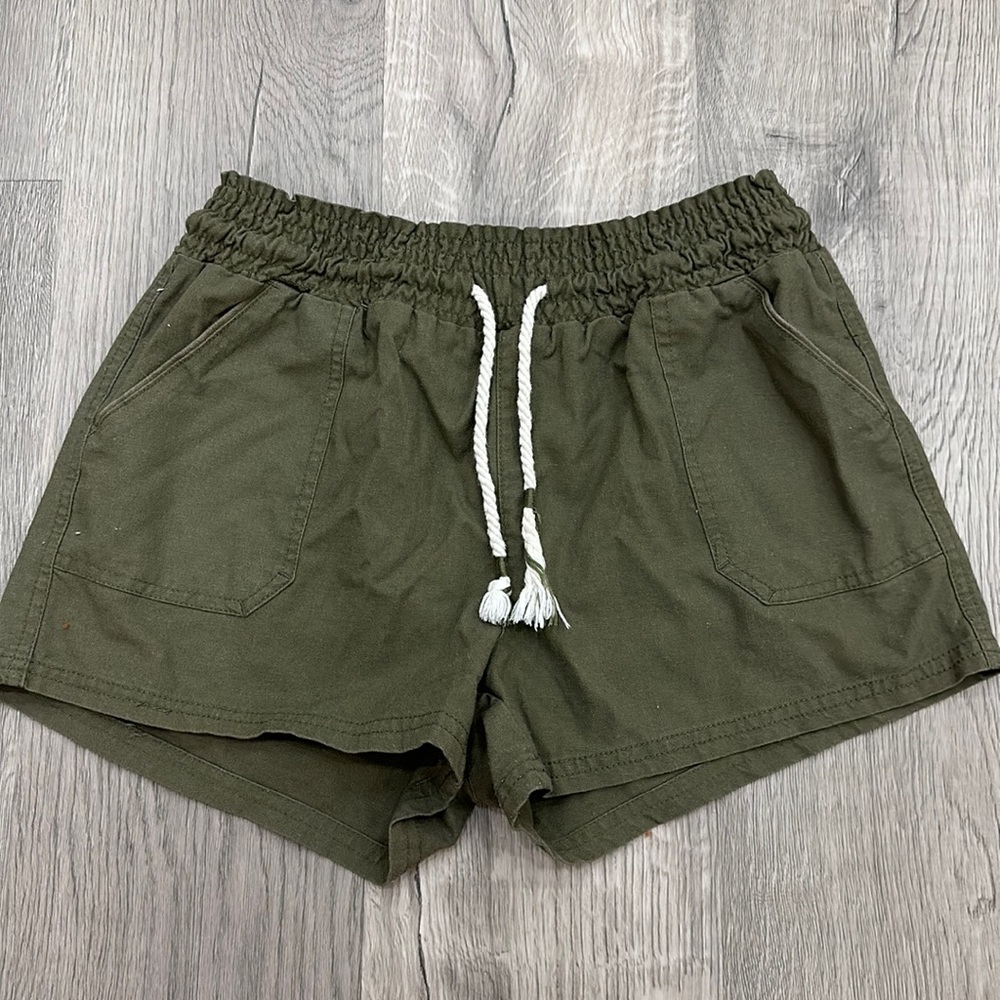 Women’s shorts size L